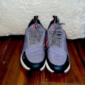 Kids size 5 Nike air max 270